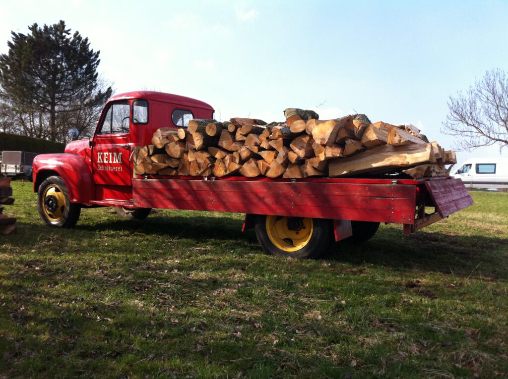 Transport von Holz mit unserem Hanomag LKW